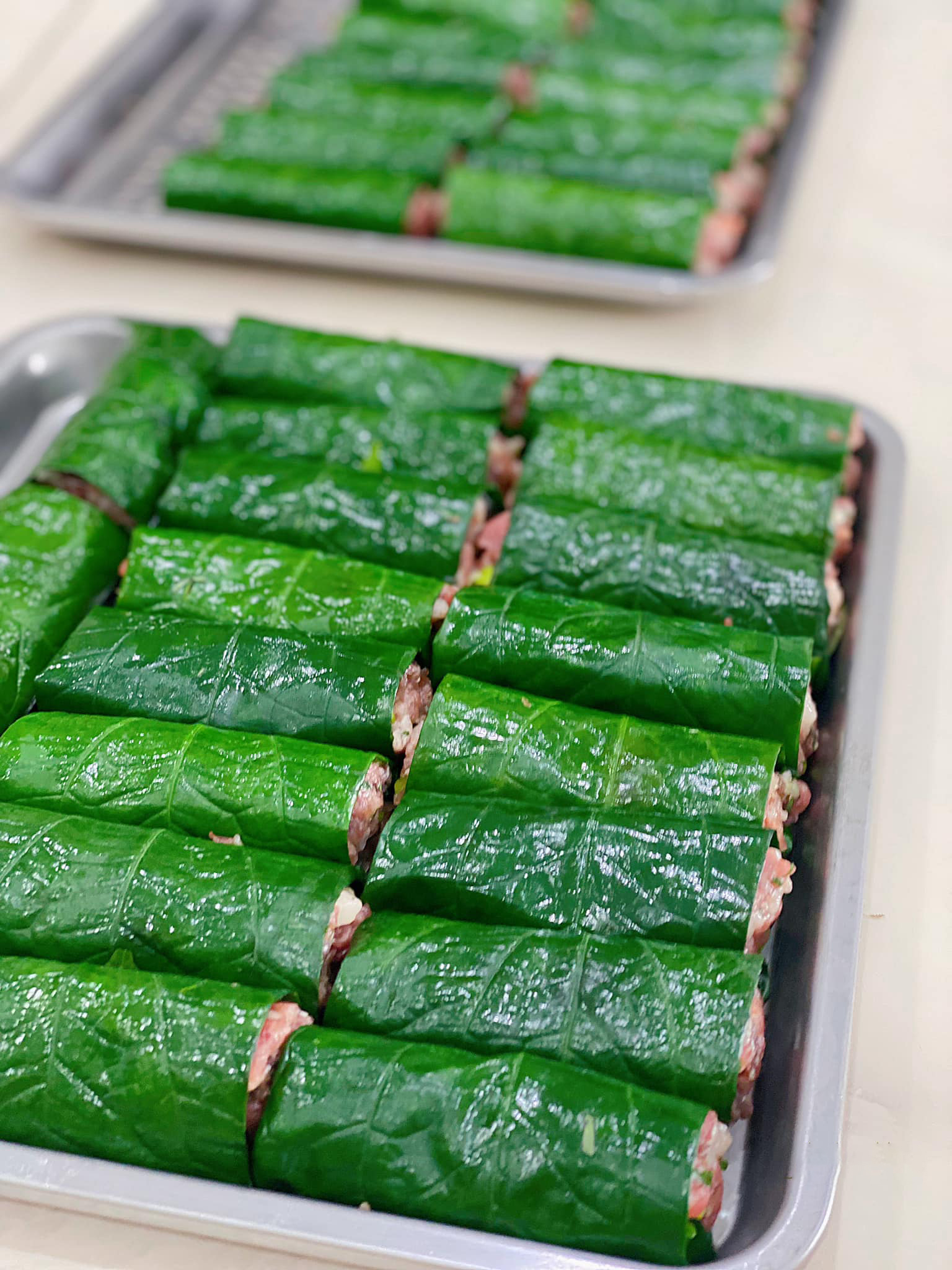 Chả sau khi hấp có màu xanh rất đẹp